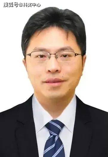 上海市委组织部常务副部长曹远峰同志,上海市教卫工作党委副书记,上海