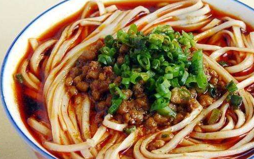 最"霸气"面馆,仅卖一种面,称霸巷子多年,远近都来买!