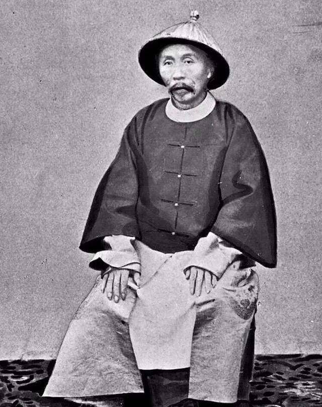 端方是在赵尔丰弄乱了四川后,率军去平息,没想到在半道上,新军哗变,即