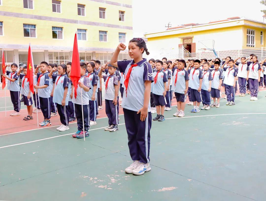 开远行知学校小学部少先队入队仪式
