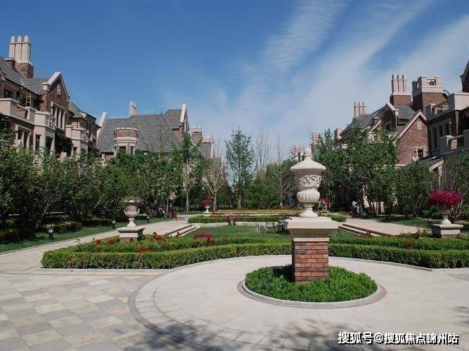 房产类型包括双拼和独栋,由北京京基房地产开发有限公司开发.