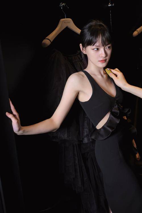 文淇在影视剧《淑女之家》中扮演性格倔强内心脆弱孤僻又纯真的小女孩