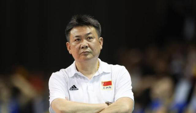 女排教练蔡斌需调整战略!过度培养出现问题队员,朱婷角色受损