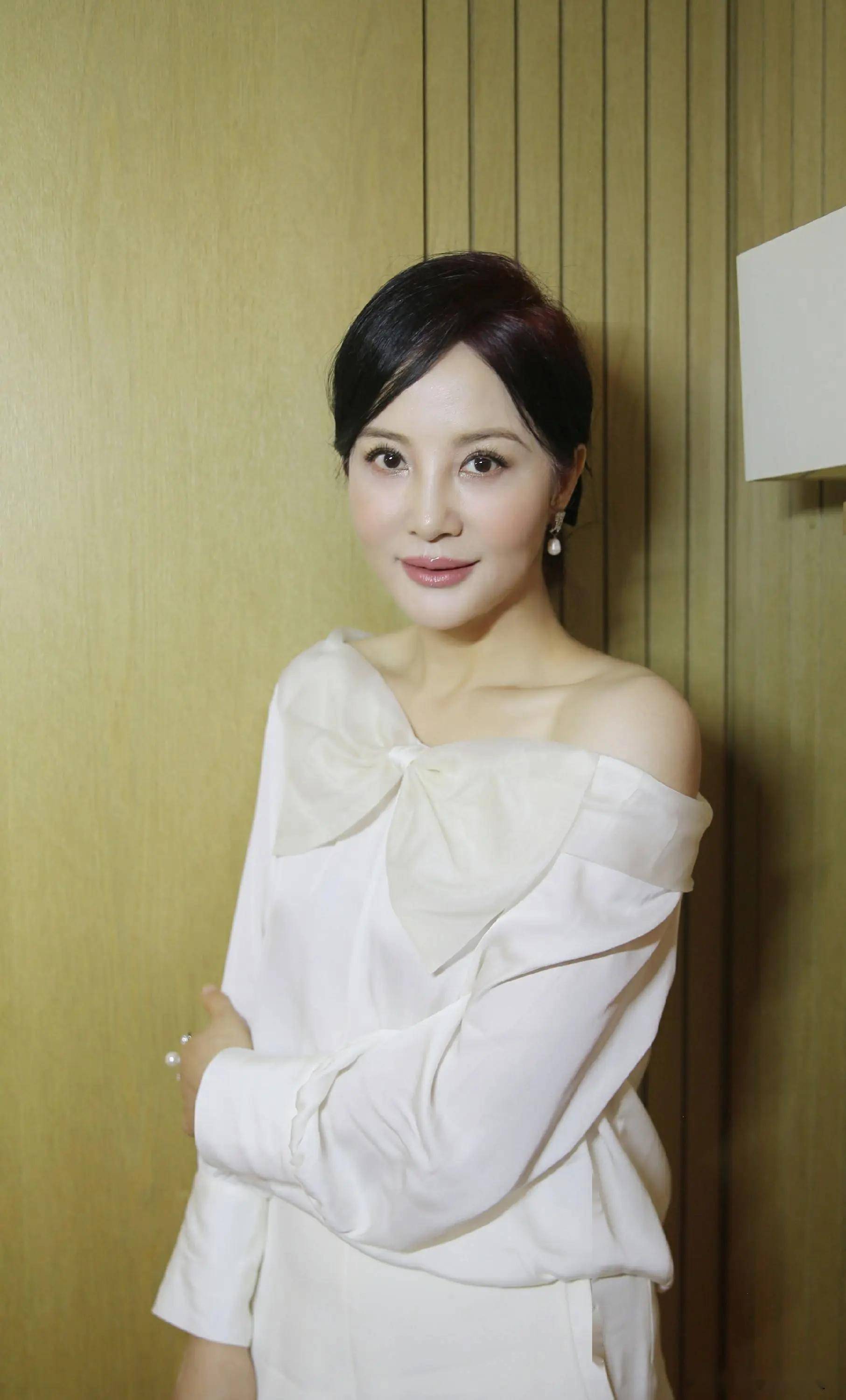 55岁的陶红,一亮相就让人惊叹这谁能顶得住!