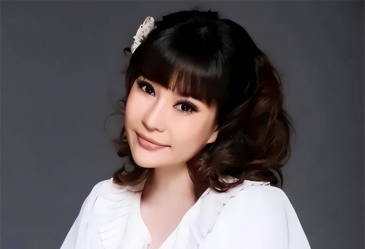 18年后再看袁茵,才知道她当年为何离开侯耀文,转身嫁给了戴志诚