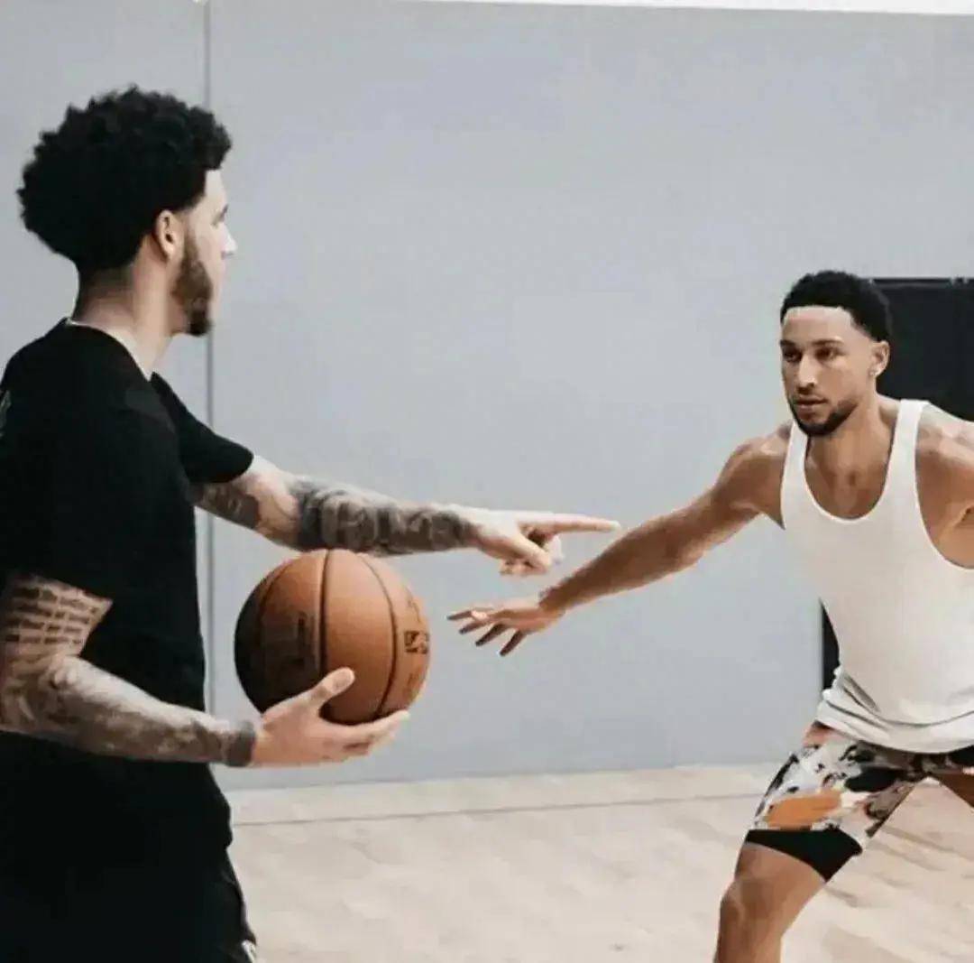 既分胜负,也决生死.nba两大脆皮鲍尔与西蒙斯训练赛玩单挑