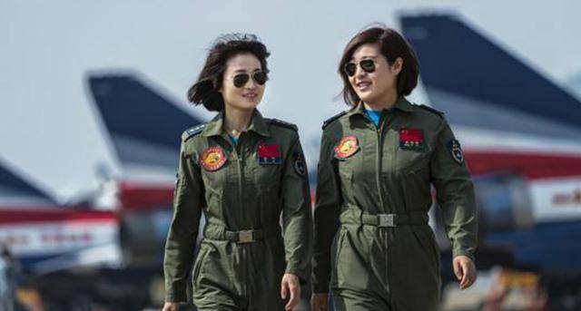 的"金孔雀"一生追逐飞行梦,不幸牺牲后36万人自发送行_余旭_沈玲_表演