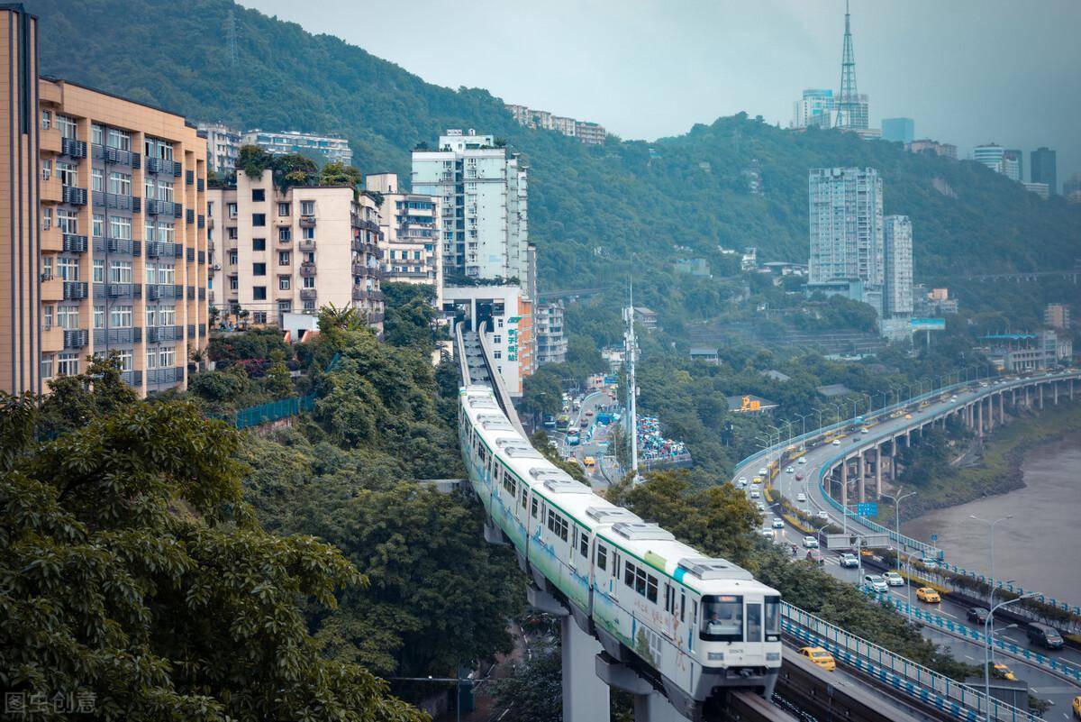 机场与火车站是许多游客"到此一游"的打卡"景点",然而重庆一座叫"李子