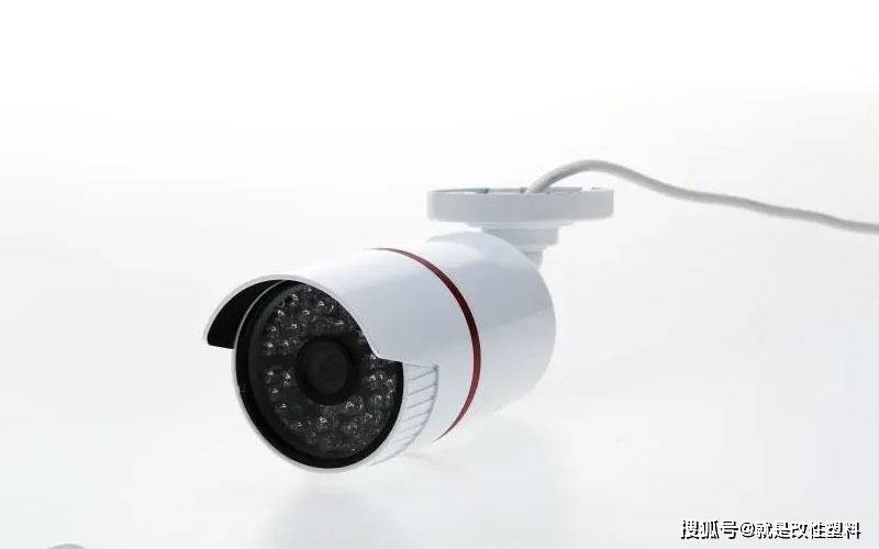 红外摄像头是利用红外线感光工作原理,感应物体反射的红外线,接收后