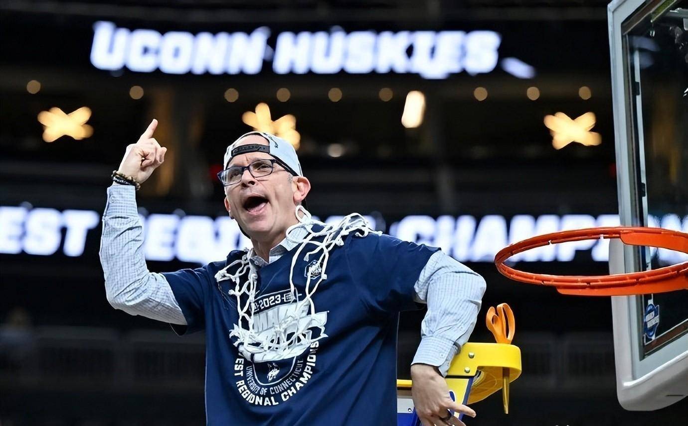 巨额合同挖人,大学名帅有望走马上任_赫尔利_雷迪克_戴维斯