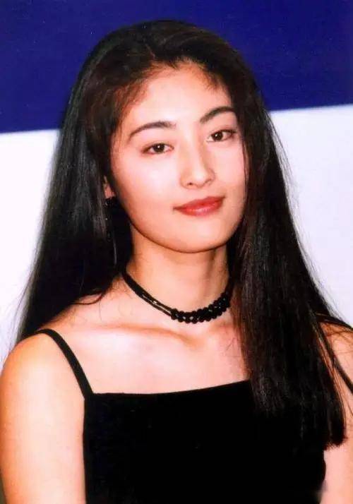 岛国姑娘哟西!33岁常盘贵子,性感迷人的最新写真!