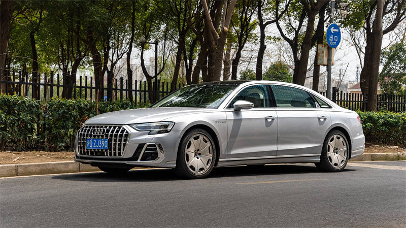 奥迪a8霍希版百万投资是奢侈还是智慧