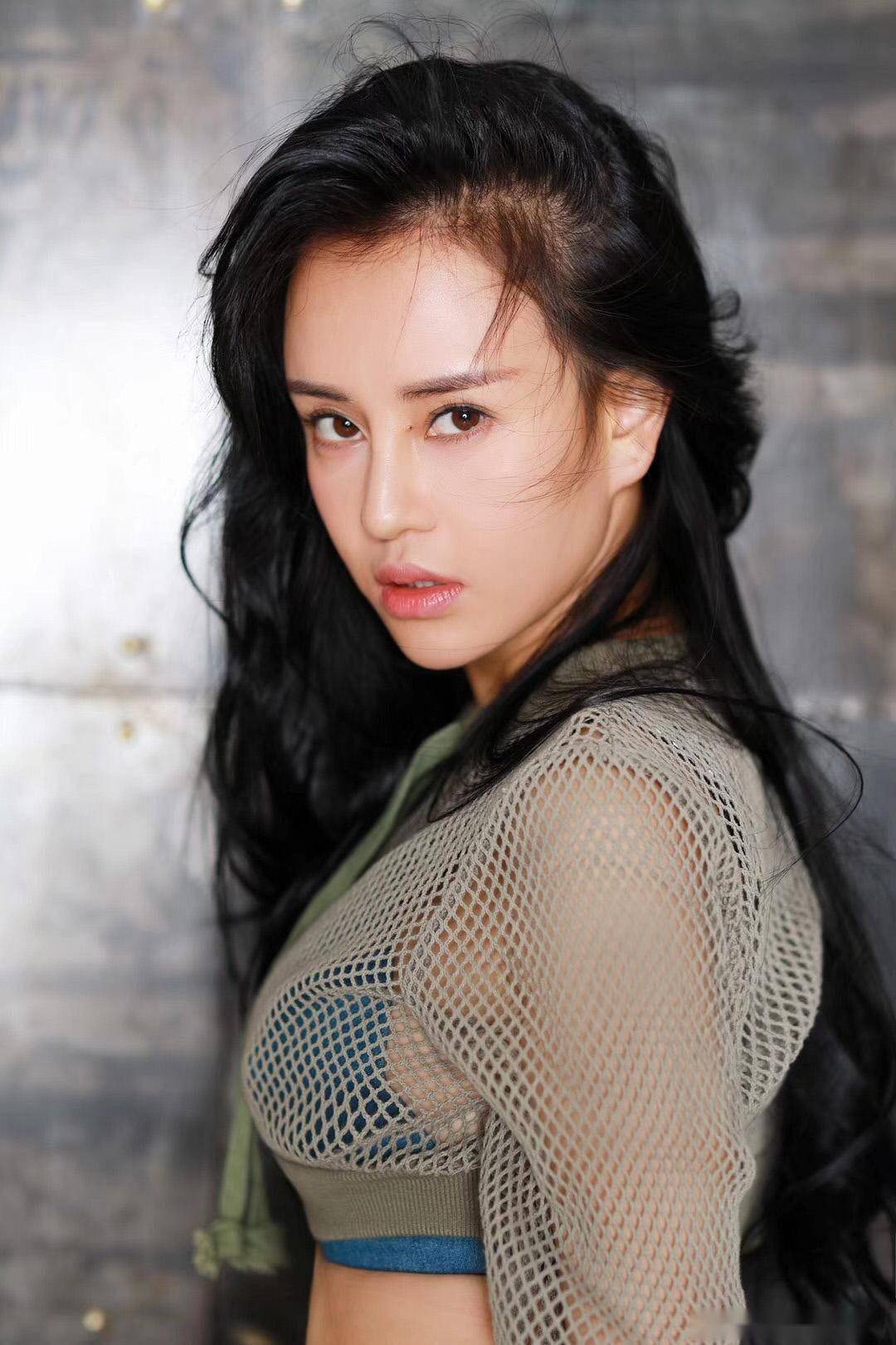 云南女神母其弥雅的诱人美貌和才华无人能敌!