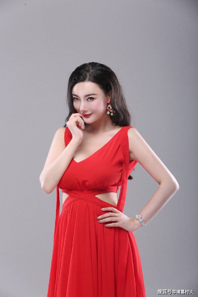 王李丹妮,这身材究竟谁顶得住嘛!