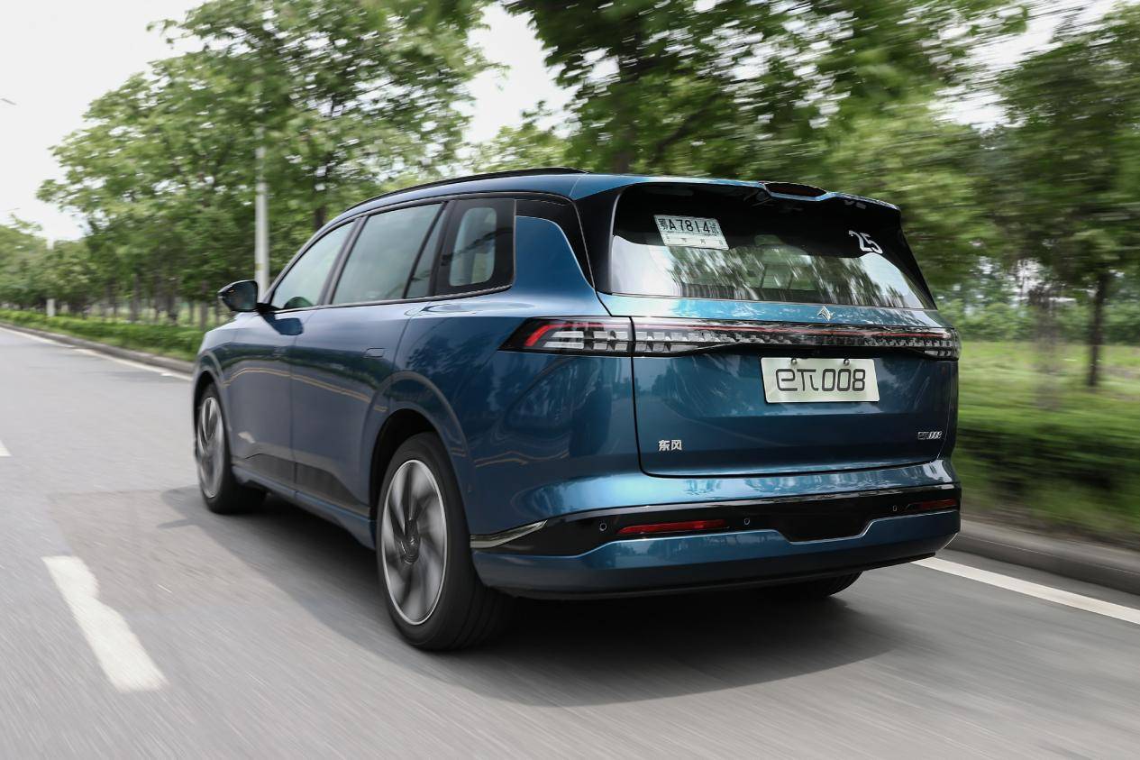 20万级冰箱彩电大沙发 试驾6座中大型suv-东风奕派eπ008