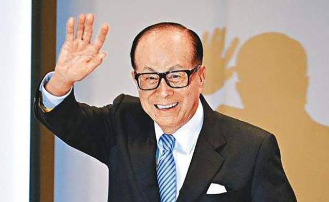 "中国首富"李嘉诚现年91岁,至今只有两个儿子,现状如何