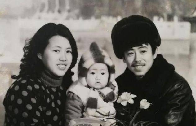 在女厕所居住8年,上舞台演小品一举成名后,潘长江开始嫌弃妻女