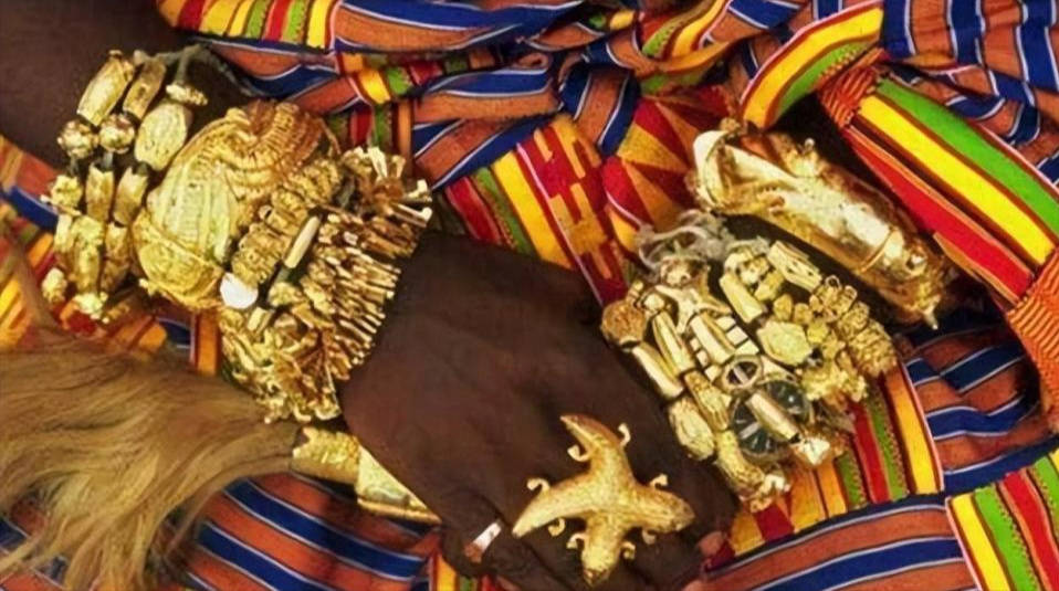 非洲的"黄金部落":酋长有80个老婆,就连女性的内衣都是镶金的_加纳