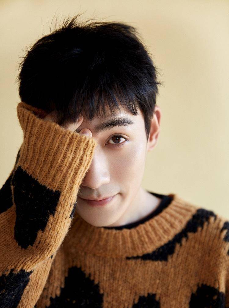 演员拍戏有多拼?朱一龙无替身连滚17次,刘亦菲春季泡水10个小时