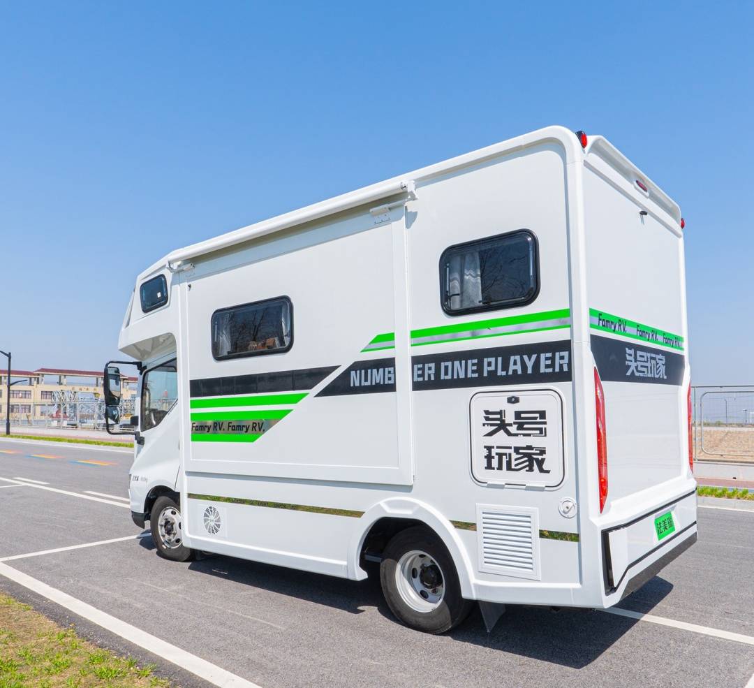 高考结束之后不都带小孩开启房车旅行吗?