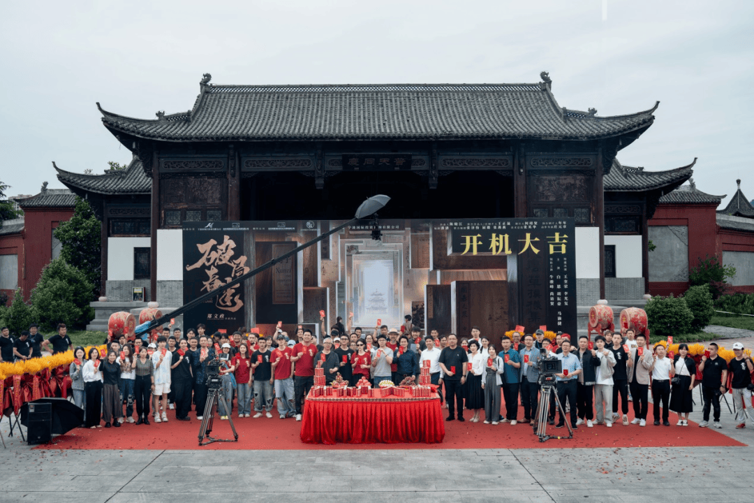 "我非常喜欢在横店拍戏"香港导演郑文政新片《破局者迷》开机