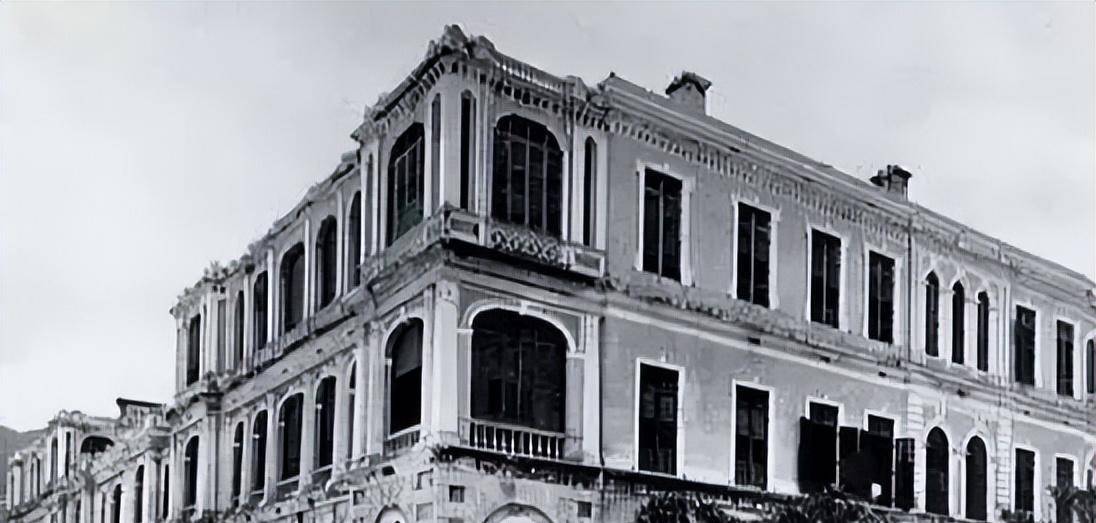 黄埔一期年龄最小的学员,一直活到1998年,孙女是家喻户晓的明星