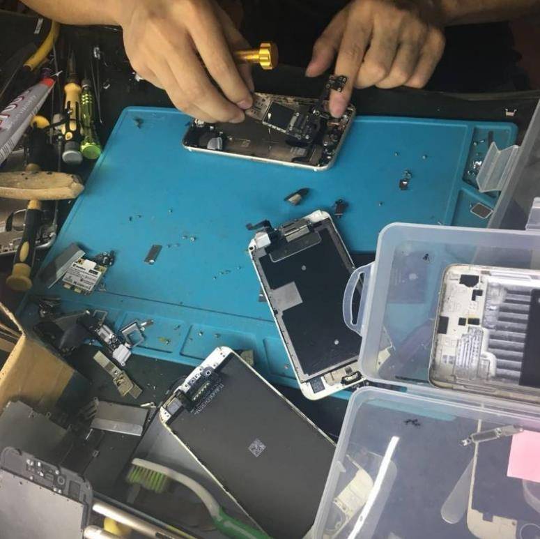 河南农村娃马腾辉:高二考上名校,靠修手机,20岁时就赚到了80万