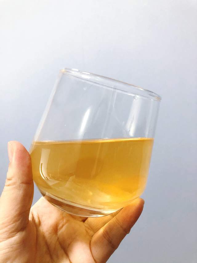 晚上喝蜂蜜水好不(蜂蜜水什么时间喝最好最有效)