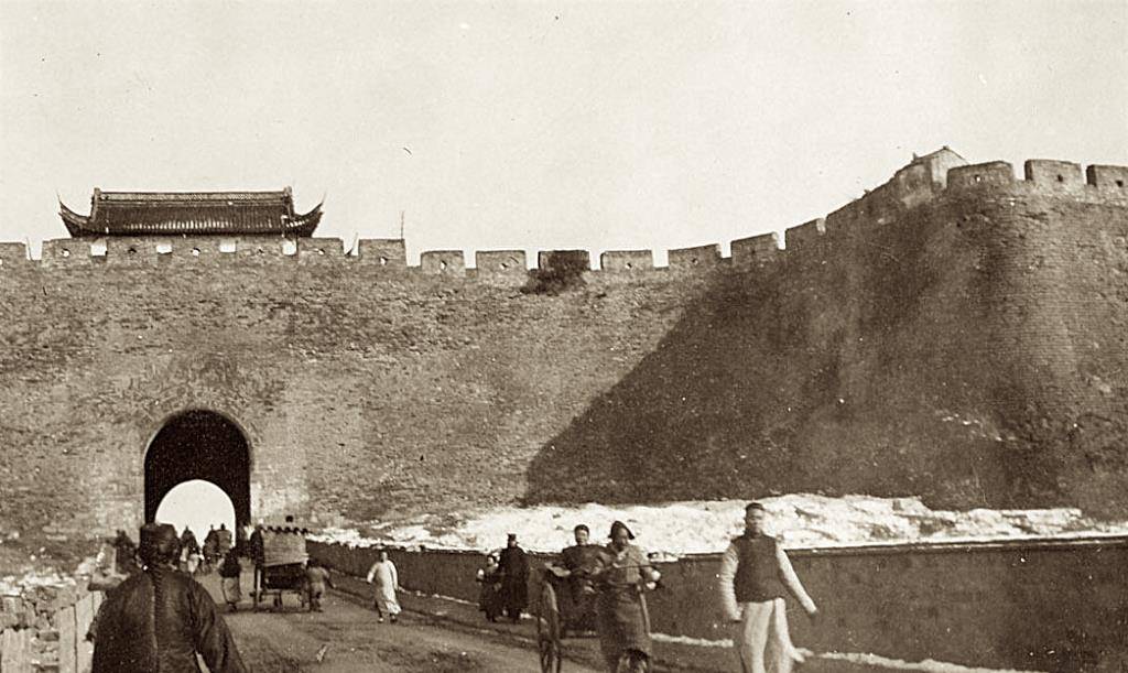 百年前的南京:古城墙坚如磐石,明孝陵破败不堪,但地宫完好无损