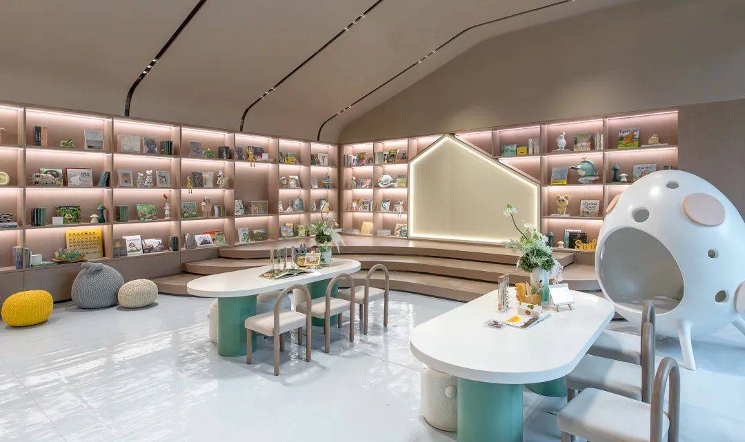 会所实拍图高奢湾畔泳池惬意的舒心领地建面约600㎡的湾畔缦悦泳池