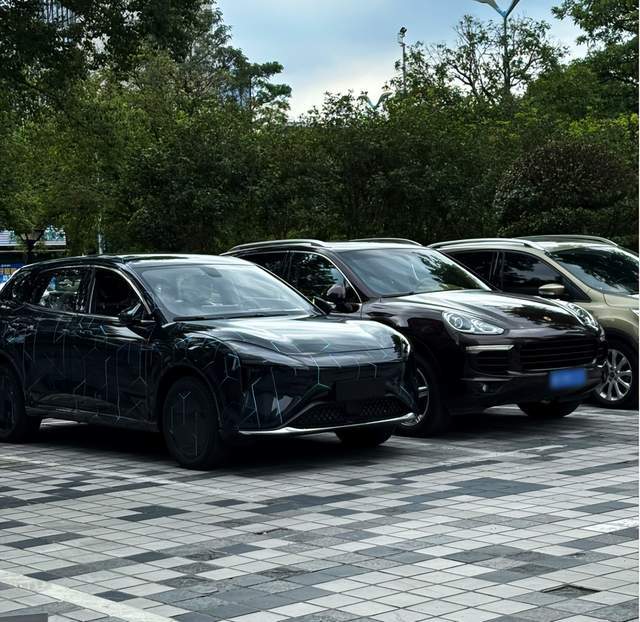 整车颜值不输豪车,难怪宝骏云海被称"小macan"和"保时骏"?