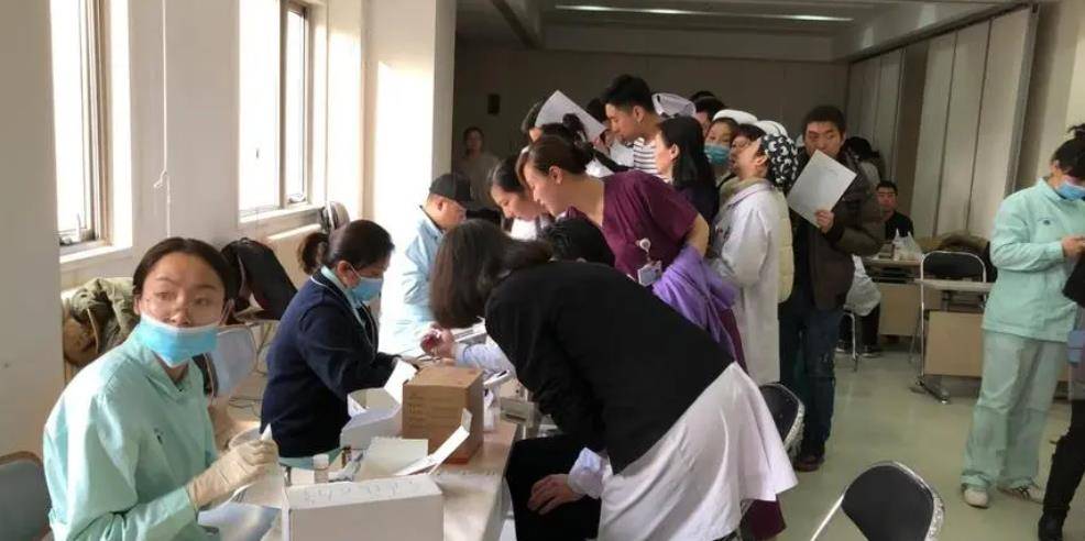 湖南00后女孩"试药"赚钱:一次9000元,抽血23次,钱花完又来试