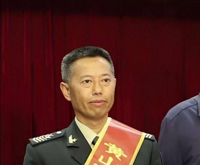 安徽兵王王忠心,参军34年仅初中学历,退伍后却享受正师级待遇