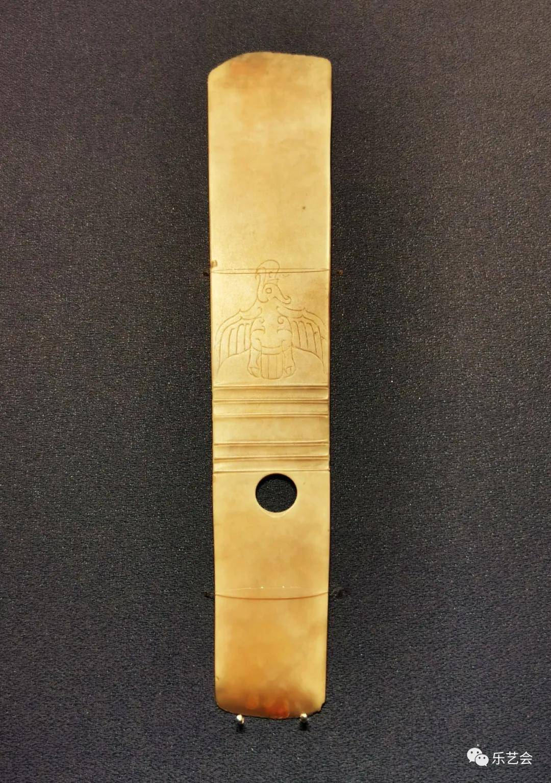 新石器时代 鹰纹玉圭芮城出土新石器时代 玉琮《玉韫华夏》展厅替换了
