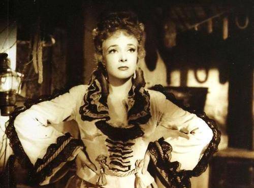 《羊脂球》:伟大中的"低贱",虚伪中的"高尚"