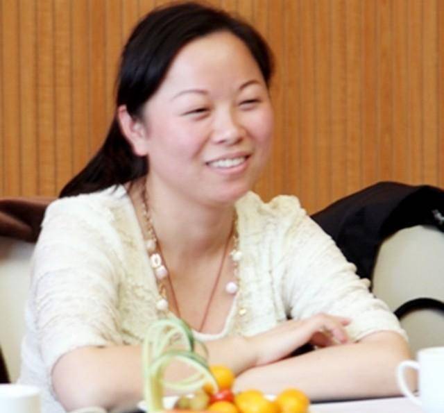 儿女双全又十年离开了网络的吴菊萍反而生活得更加的快乐了,她不用再