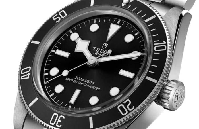 欧米茄海马300米对比帝舵碧湾black bay哪个好?