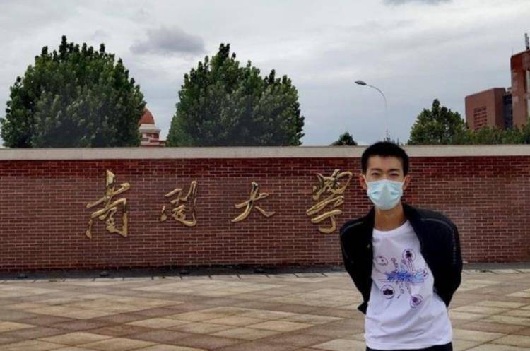 2020年,18岁"庞贝病"男孩克服病魔,最终以662分考上南开大学