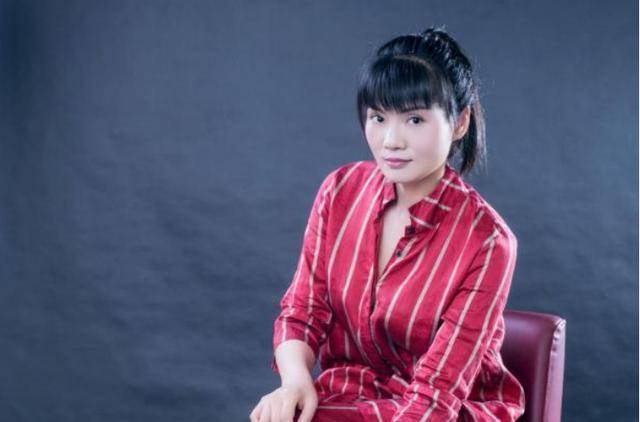 17岁中专教师熊芳芳,31年6次跳槽终成名师,曾因辞职引起热议