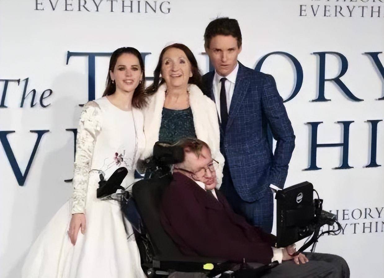 霍金21岁便全身瘫痪,在轮椅上度过半个世纪,那他三个孩子咋来的