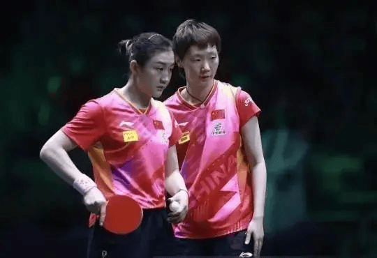 怎么回事，有国乒球迷机场当场围堵质问马琳，马琳的反应让人意外