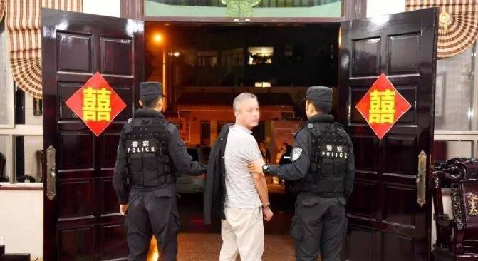 分别判处有期徒刑十五年至二年半不等刑期对其他涉案同伙:黄鸿明被判