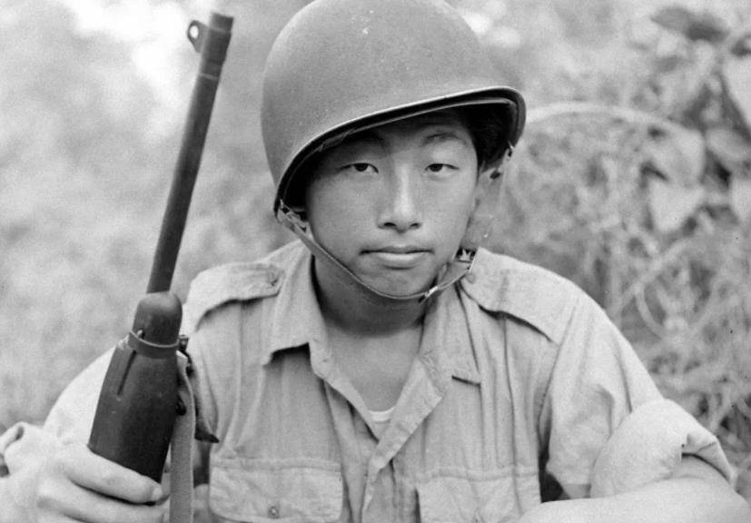 中国驻印军刚到达兰姆伽训练基地,美国人就派了300多名军官,史迪威想