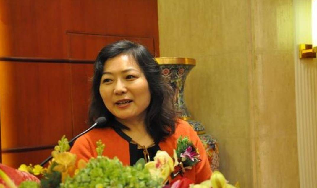 中国最豪气女房东:身价1050亿,每月收租2亿,给女儿500亿_吴亚军_重庆