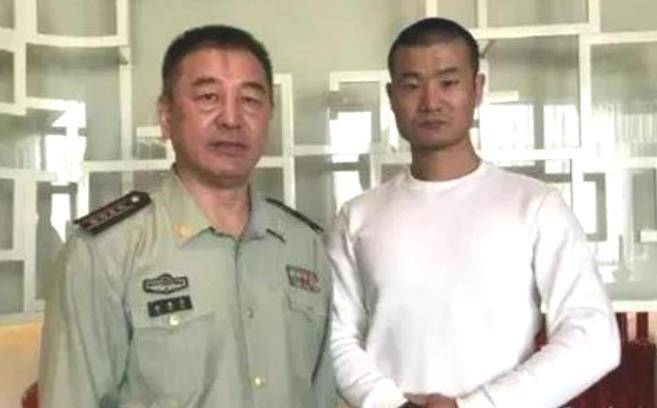 白晓保,10年前为了百万酬劳,跑到伊拉克当雇佣兵,现逆袭成老板
