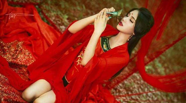 即使是见过大场面的皇帝,在面对众多美女时,也会挑花了眼睛,或许这就