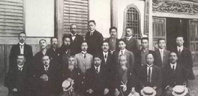 16岁那年,戴季陶和马君武,宋耀如等人留学日本,便结识了同样在日本