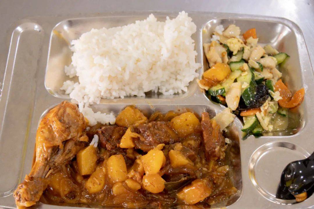 笔锋所至 都是心之所向!高考第二天,衡水顺平中学学子稳啦