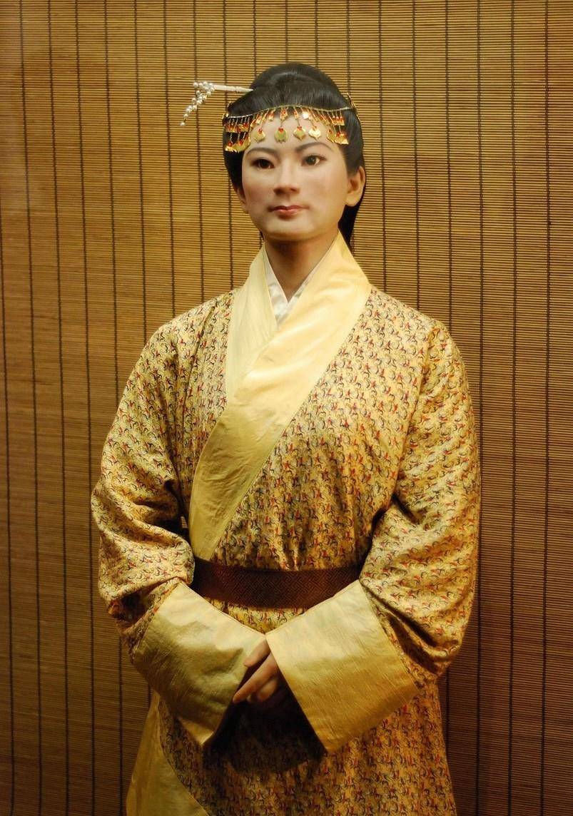 报告称,原来47年来我们一直叫错了当年墓主人的名字,她并不是辛追夫人