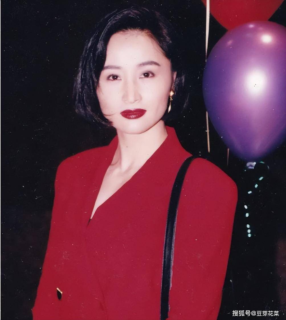 她曾令张艺谋着迷,让马景涛心碎,现年60岁依旧单身_于莉_独立_艺术